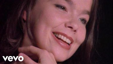Björk: Play Dead